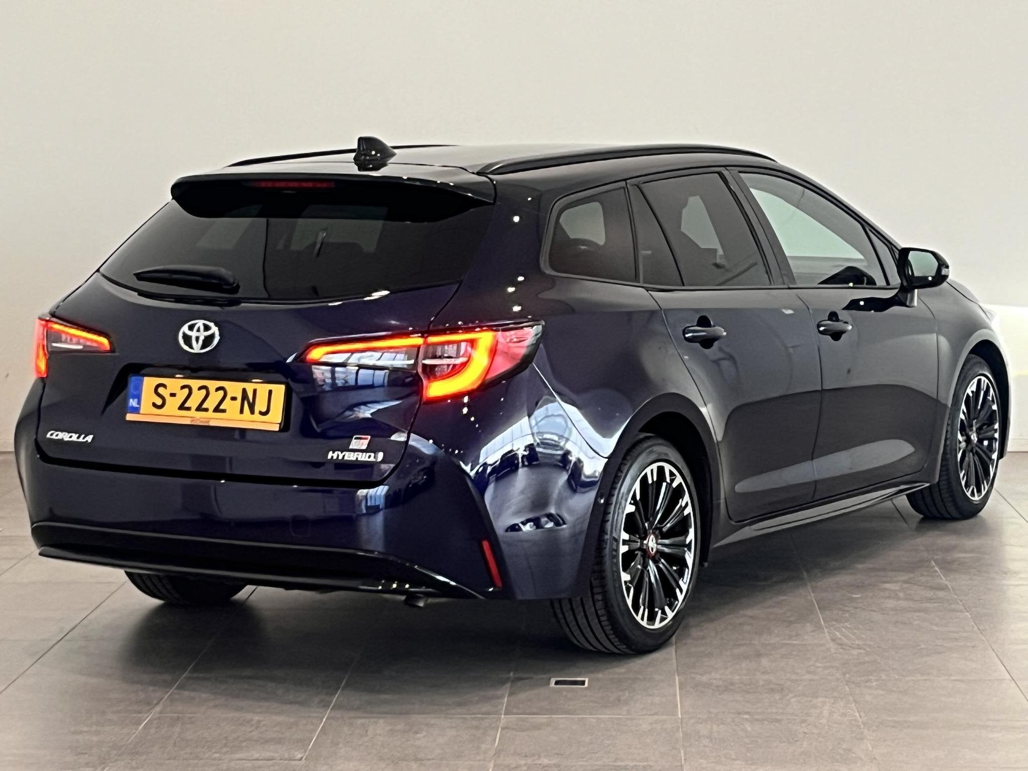 Toyota Corolla Touring Sports 1.8 Hybrid GR-Sport | LED | Na, 1345 kg, 450 kg, Gebruikt, Met garantie (alle)