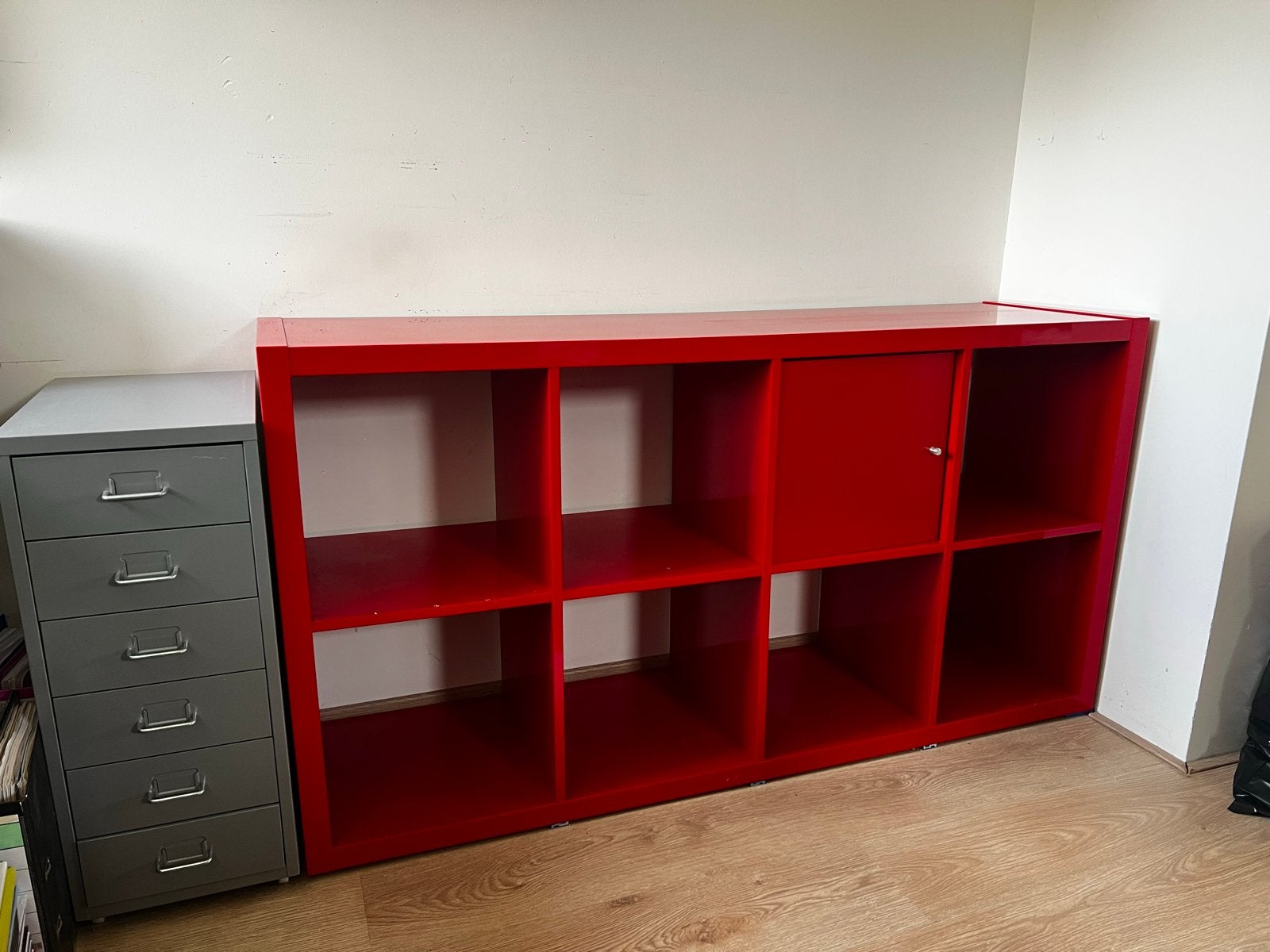 IKEA Kallax kast rood met deurtje, Ophalen, Zo goed als nieuw