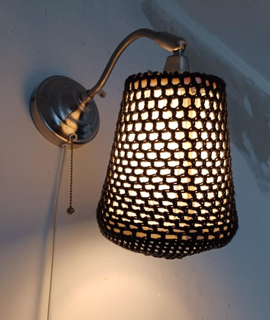 Wandlamp met zwarte gehaakte kap, Zwart, Ophalen of Verzenden, Zo goed als nieuw, Wandlamp