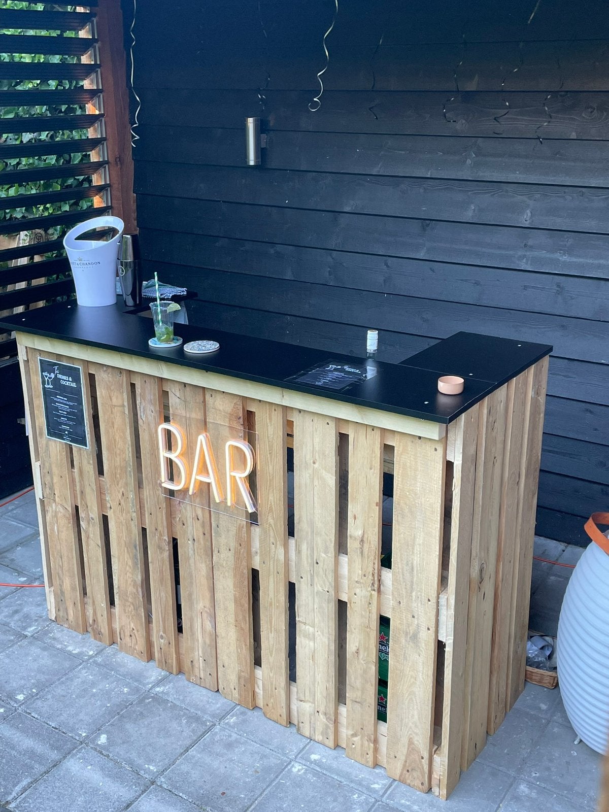 Houten Bar met Neon BAR-bord, Huis en Inrichting, Barren, Ophalen, Zo goed als nieuw