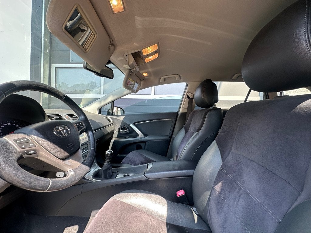 Toyota Avensis 1.8 VVTi Dynamic I AIRCO I CC I STOELVW I COM, Auto's, Toyota, Voorwielaandrijving, Zwart, Origineel Nederlands