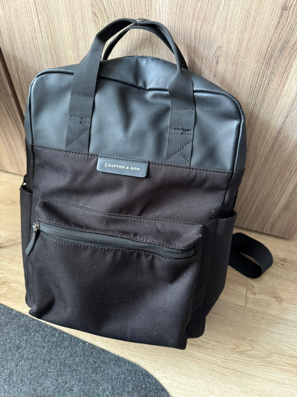 Kapten and Son, Ophalen of Verzenden, Zo goed als nieuw, Gevoerd laptopvak, 13 inch