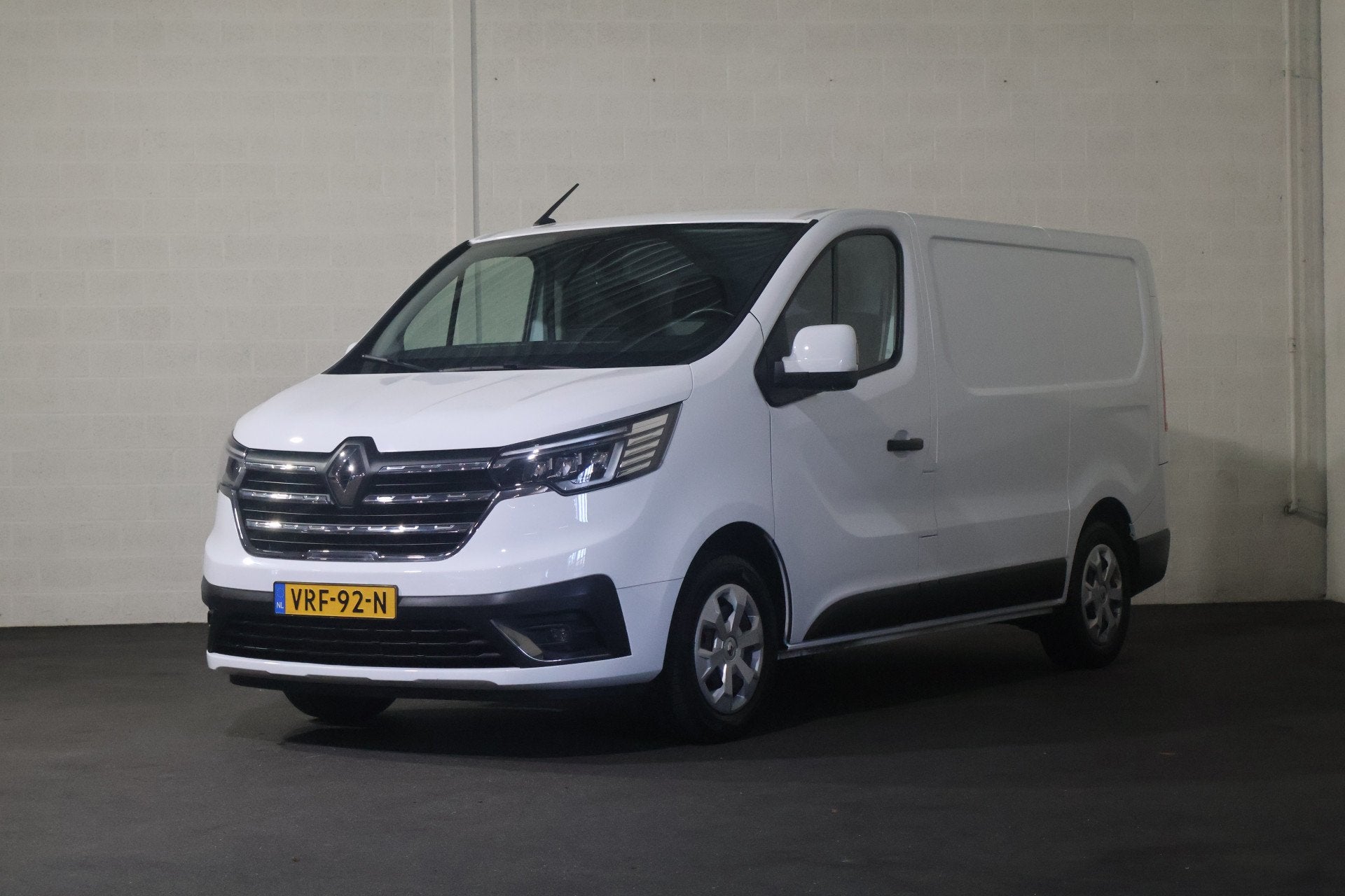 Renault Trafic 2.0 dCi 130pk L1 H1 Work Edition Inrichting, Voorwielaandrijving, Stof, Gebruikt, Euro 6