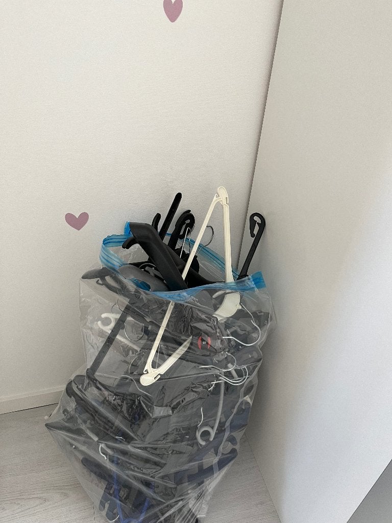 Gratis kledinghangers, Kleding | Dames, Kledinghangers, Ophalen, Zo goed als nieuw, Kunststof