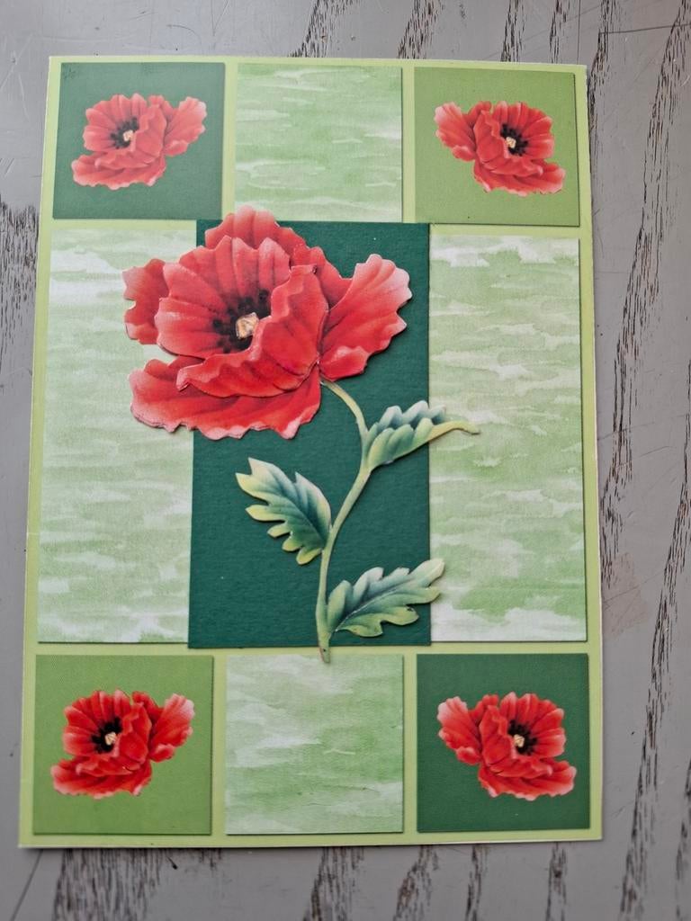 Zelfgemaakte kaart met klaproos, Hobby en Vrije tijd, Ophalen of Verzenden, Nieuw