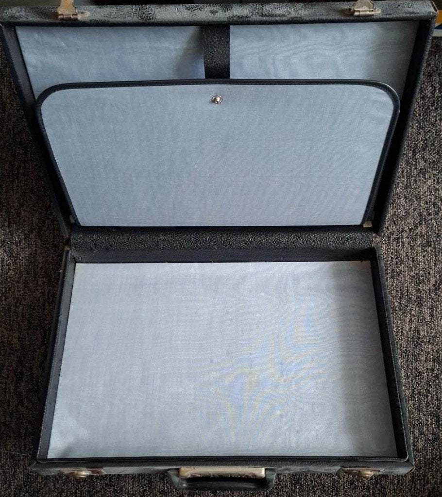 Vintage harde aktetas – stevige documentenkoffer – zwart, Sieraden, Tassen en Uiterlijk, Gebruikt, Hard kunststof, Slot, Minder dan 50 cm