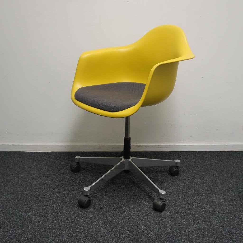 Vitra Dar Vergaderstoel | Mosterd Geel  | Hoogte Verstelbaar