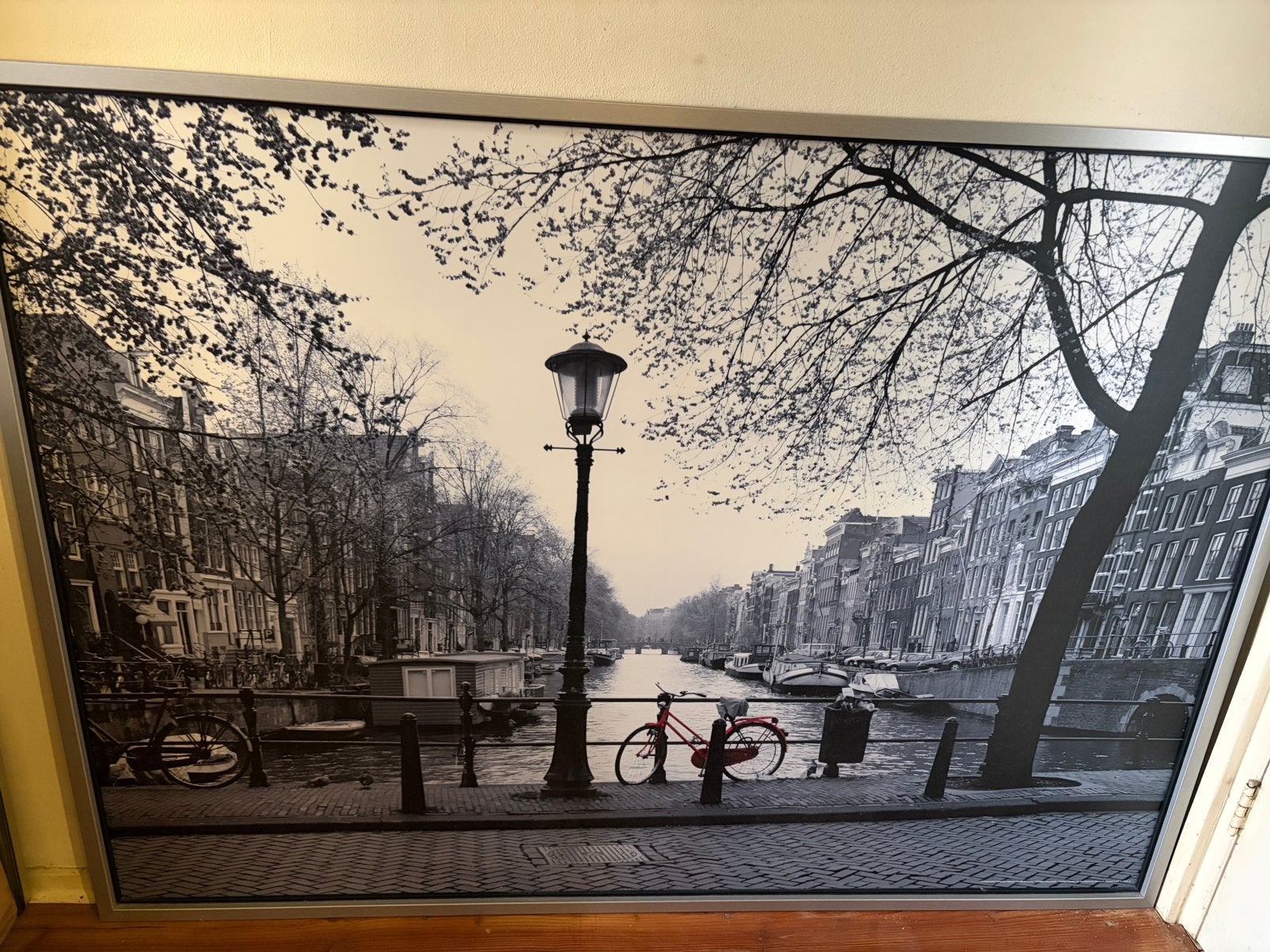 Ikea Vilshult Amsterdam met rode fiets schilderij, Ophalen, Zo goed als nieuw, Schilderij, 75 tot 100 cm