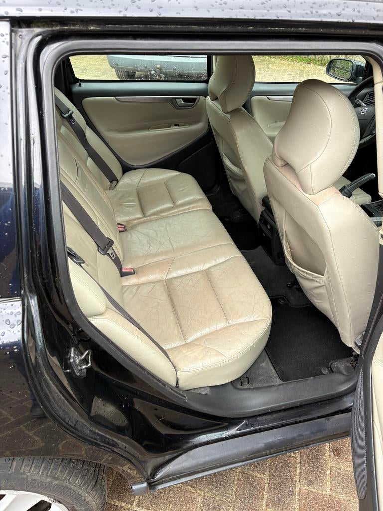 Volvo V70 2.4 140PK 2004 Zwart, Auto's, Voorwielaandrijving, 1800 kg, Zwart, Stationwagon