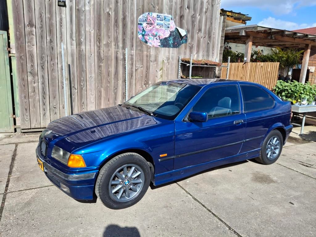 BMW E36 compact 316i 1895cc automaat coupe 1999, Achterwielaandrijving, Zwart, 4 cilinders, Blauw