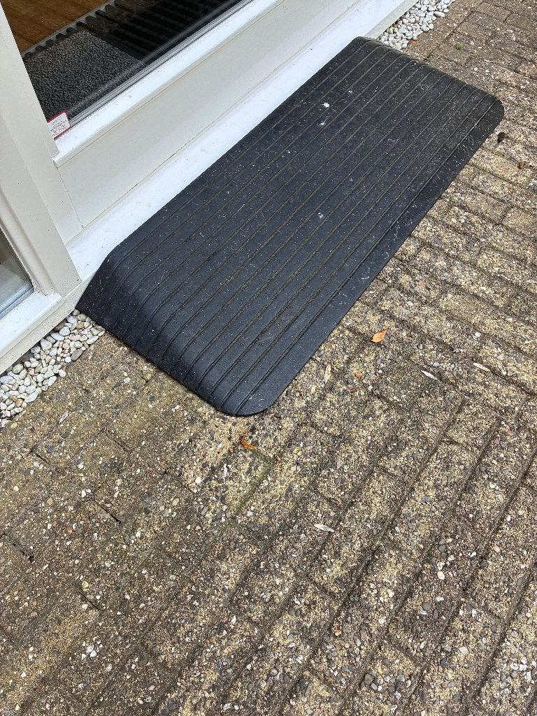 Drempelhulp zwart 6,5x42x110 voor binnen of buiten, Diversen, Verpleegmiddelen, Ophalen, Gebruikt