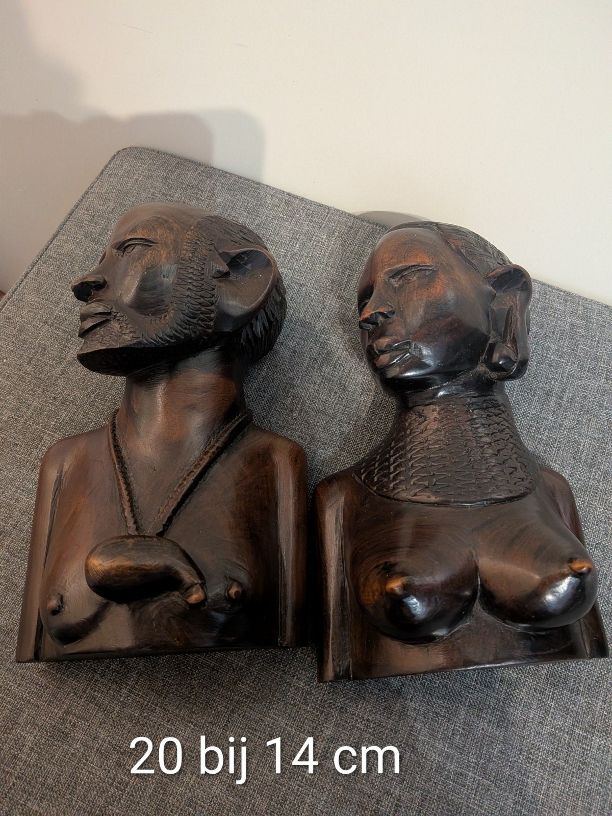 Houtsnijwerk Afrikaanse borstbeeldjes, Brutalistisch, Ophalen of Verzenden, Hout, Bruin
