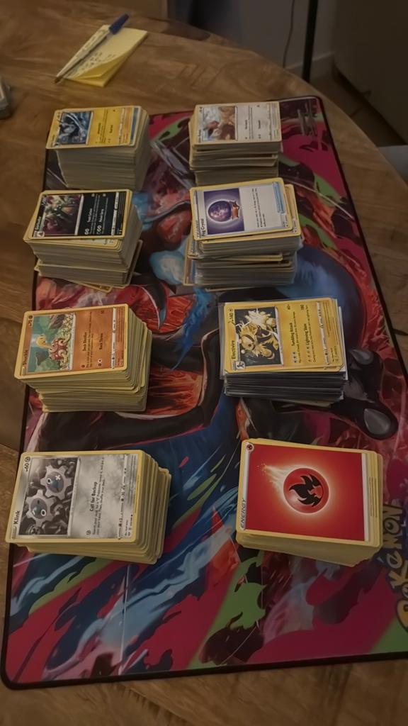 NM Pokemon kaarten bulk - HOLO/INVERSE/COMMON - 3kg+, Ophalen of Verzenden, Zo goed als nieuw, Meerdere kaarten, Foil