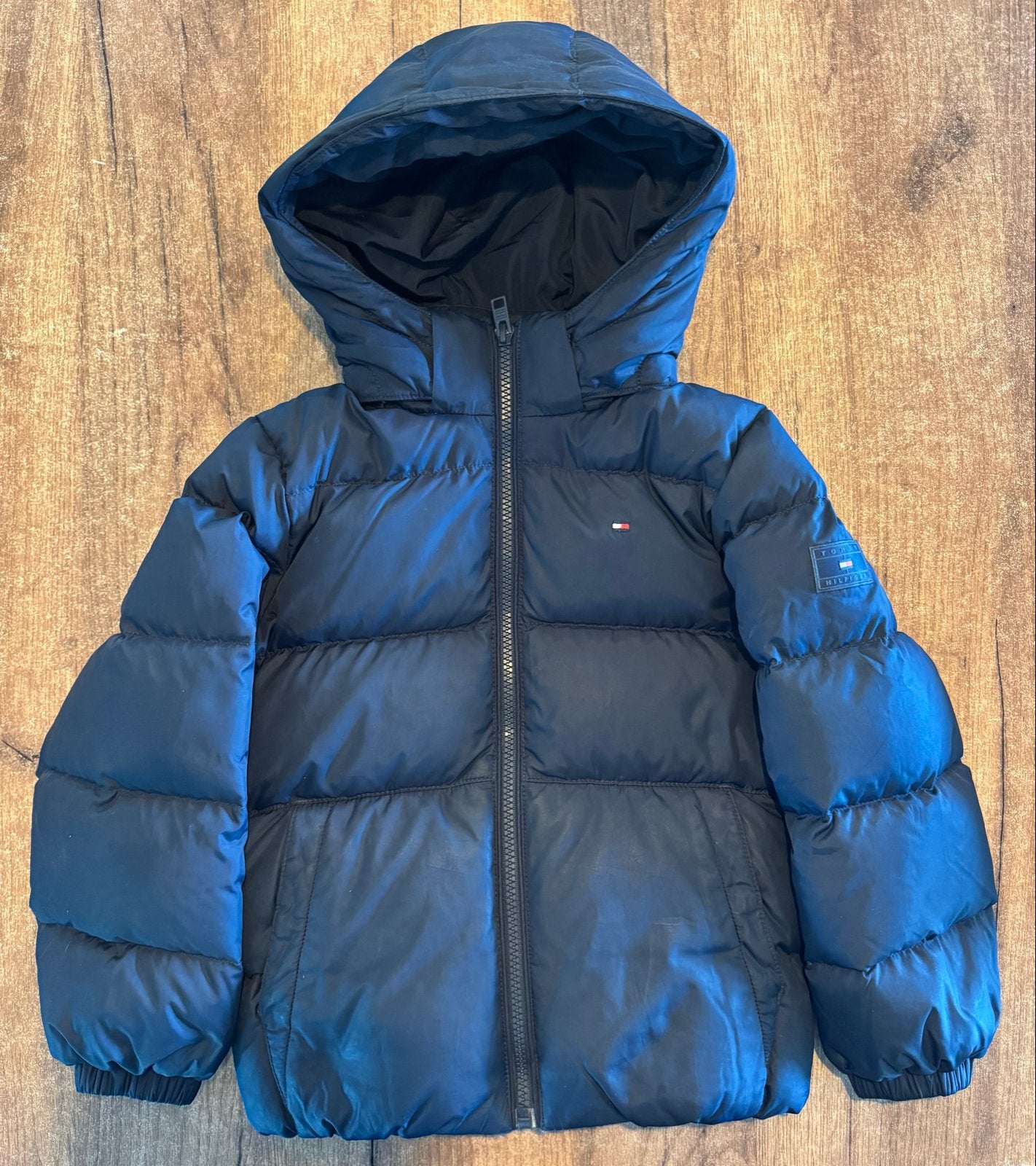 Tommy Hilfiger Winterjas - Donkerblauw 116, Ophalen of Verzenden, Zo goed als nieuw, Jongen of Meisje