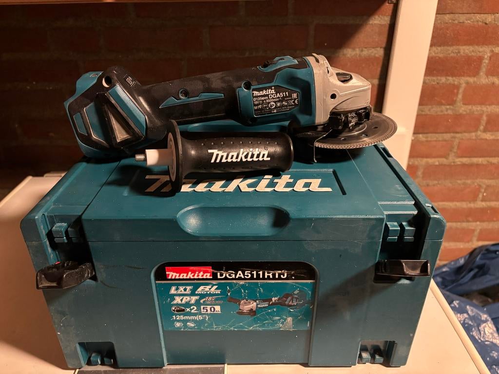 Makita haakse slijper DGA511 in M-box en schijven 125mm, Doe-het-zelf en Verbouw, Gereedschap | Slijpmachines, Ophalen of Verzenden