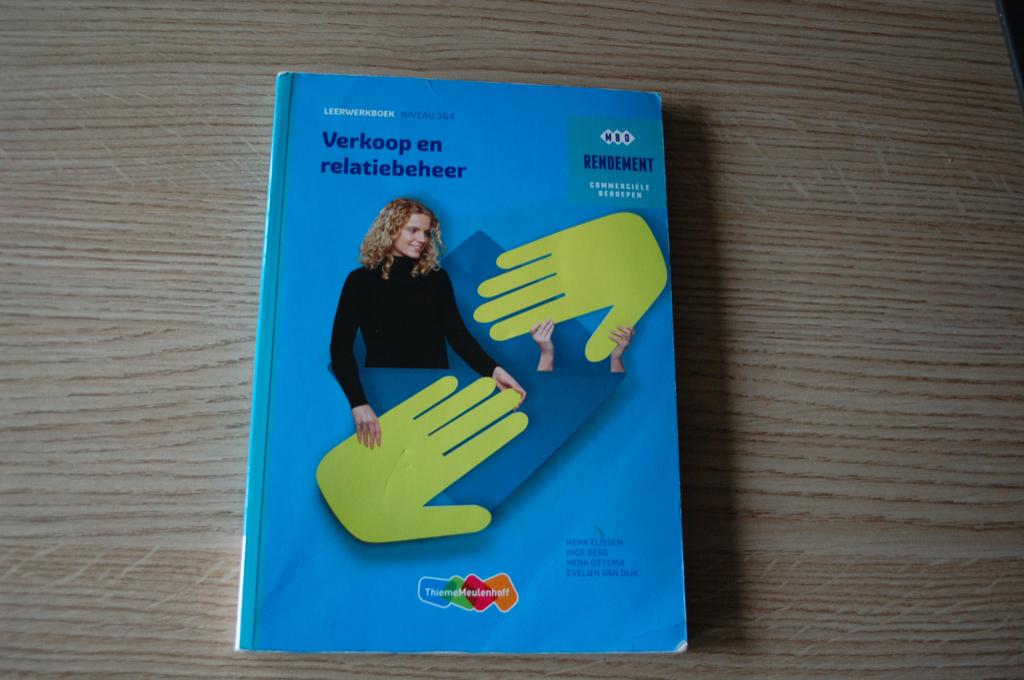 Verkoop en relatiebeheer schoolboek, Boeken, Ophalen of Verzenden, Zo goed als nieuw, Overige niveaus, Overige vakken