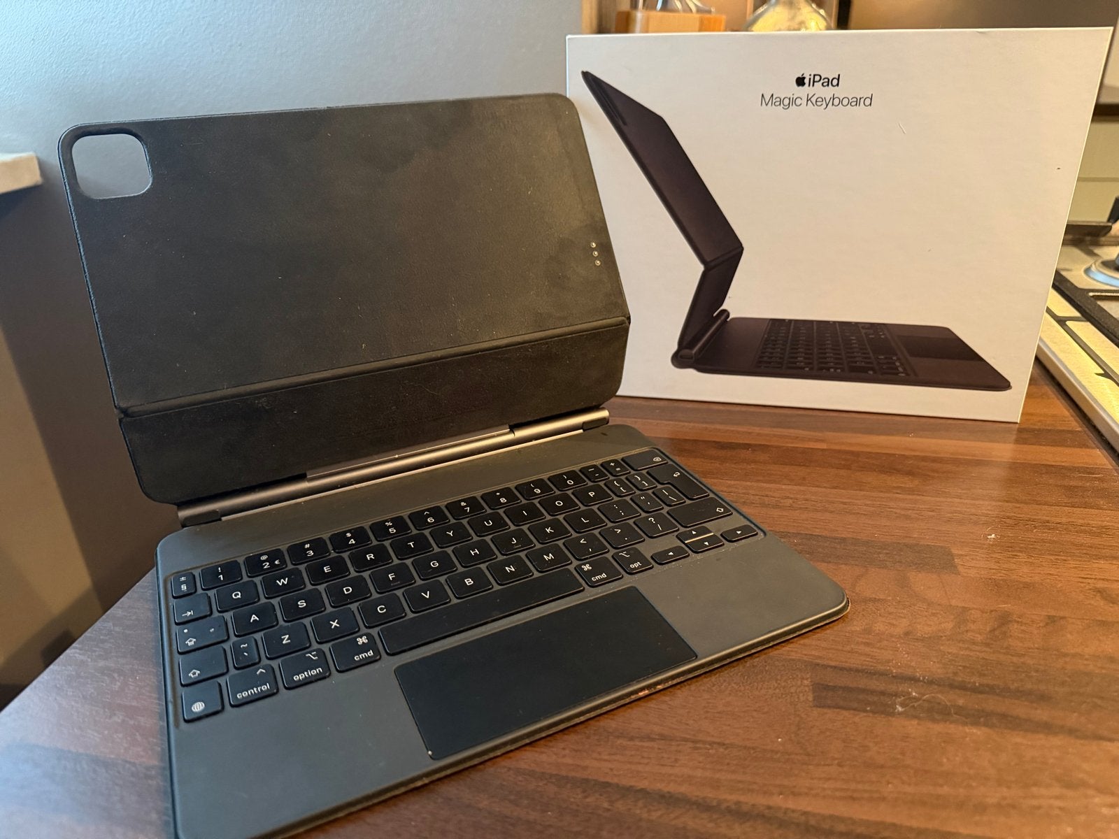 Apple Magic Keyboard voor iPad Pro 11-inch (QWERTY), Toetsenbord en muis-set, Ophalen of Verzenden, Zo goed als nieuw, Draadloos