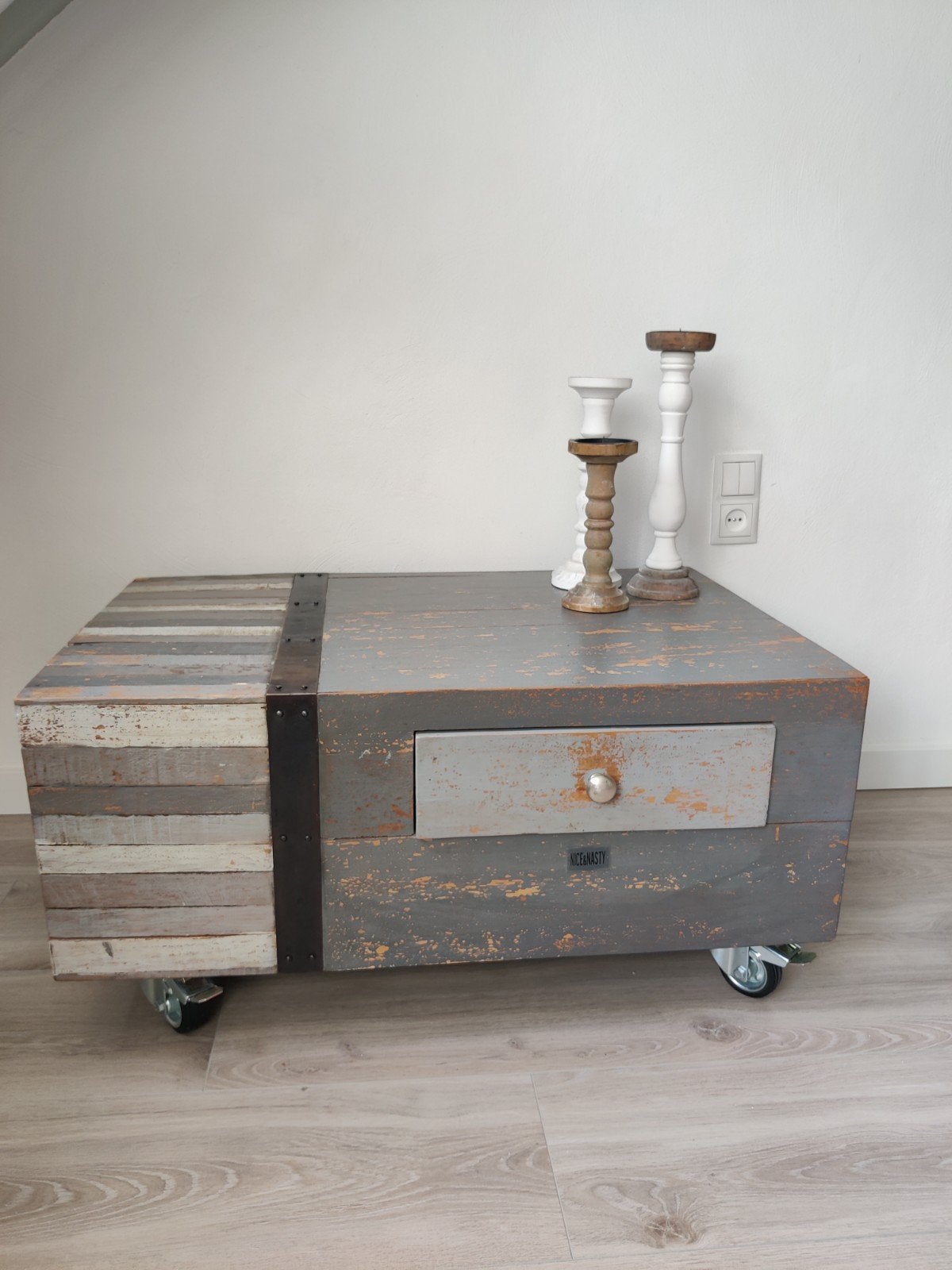 Unieke Salontafel/Bijzettafel met Lade en Wieltjes, Huis en Inrichting, Tafels | Salontafels, Gebruikt, 100 tot 150 cm, Minder dan 50 cm