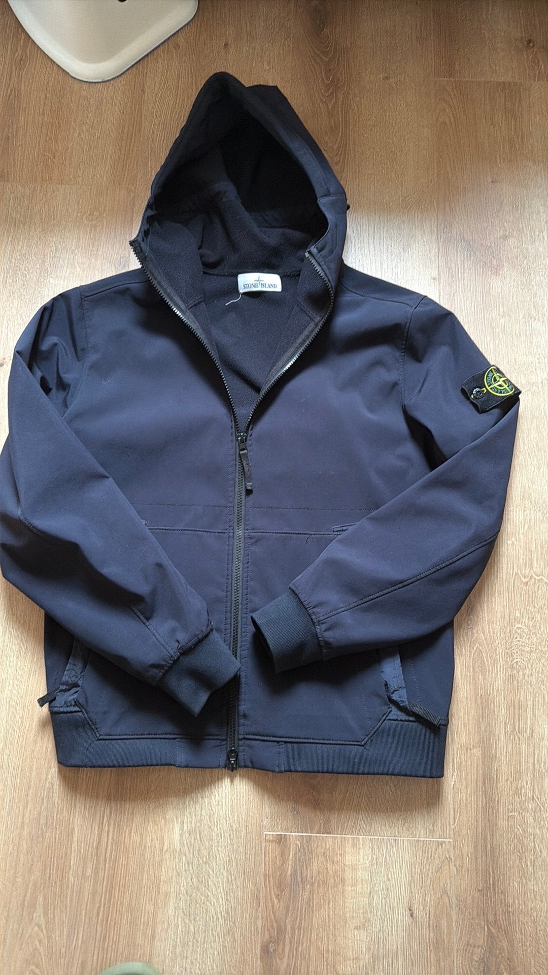 GLOEDNIEUWE STONE ISLAND TUSSENJAS MAAT S/Xs, Ophalen of Verzenden, Zo goed als nieuw, Maat 46 (S) of kleiner, Blauw