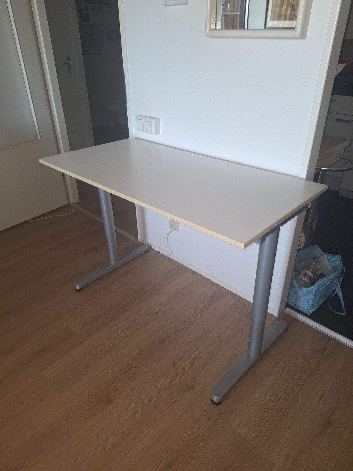 Wit ikea bureau, Ophalen of Verzenden