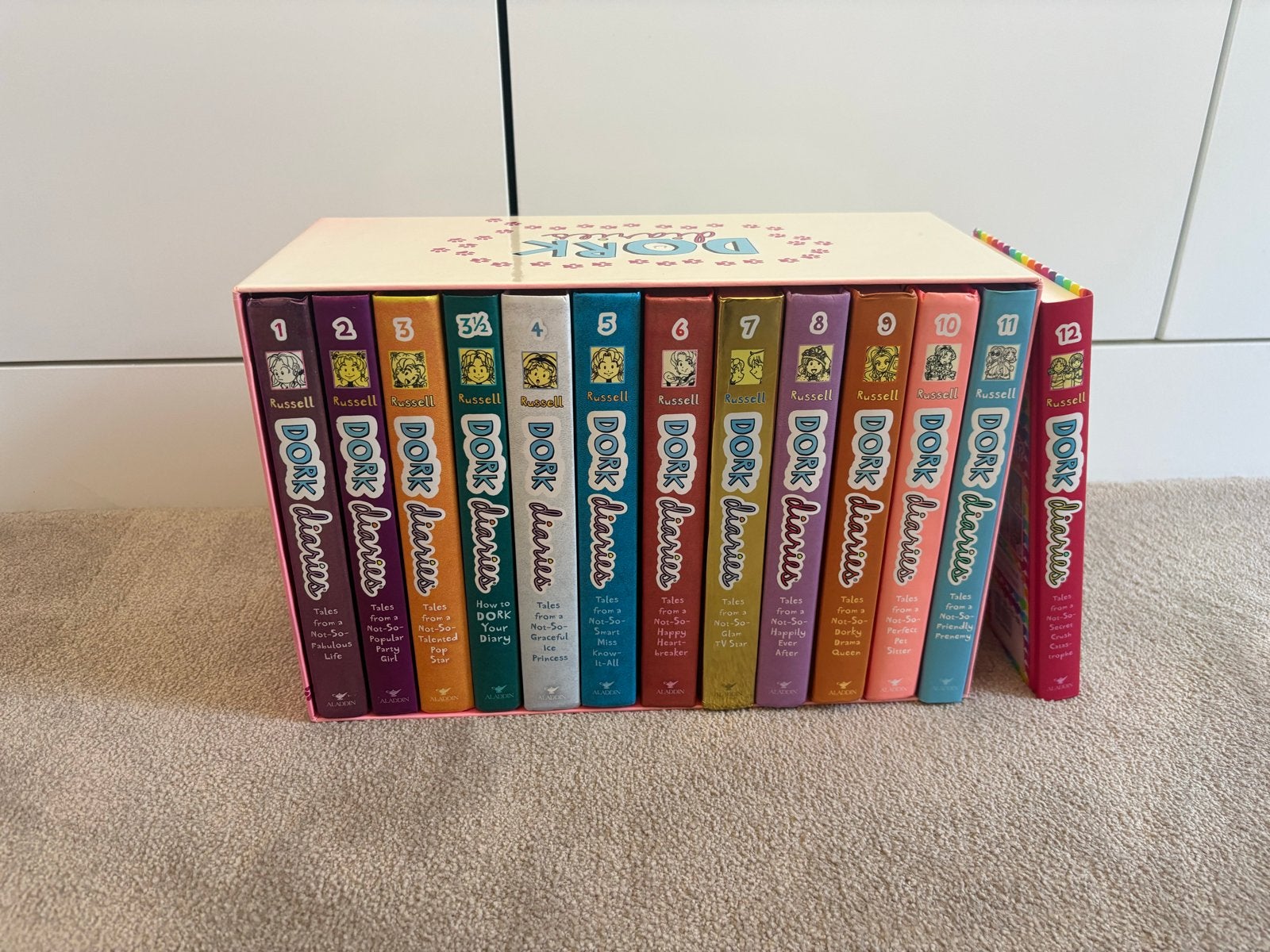 Dork Diaries Boekenset - 13 boeken in box, Ophalen of Verzenden, Zo goed als nieuw, Fictie