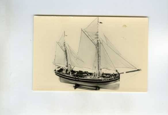 scheepvaart-foto-VISSERIJ-VL 2-VL120-VLAARDINGEN-2x, Ophalen of Verzenden, Zo goed als nieuw, Boek of Tijdschrift