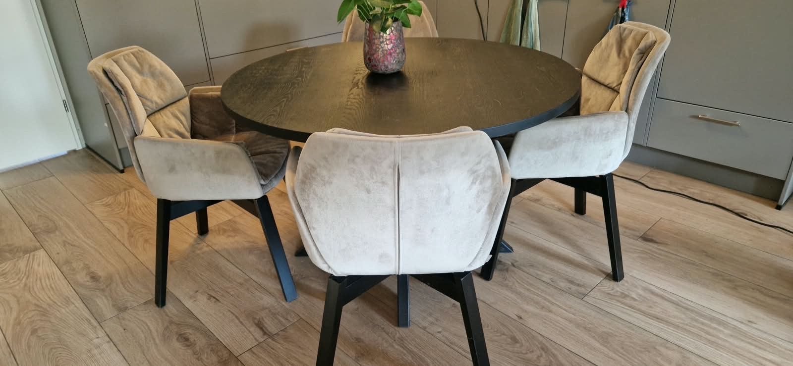 Zwarte eikenhouten tafel met 4 stoelen, Ophalen, Zo goed als nieuw, 4 tot 6 stoelen