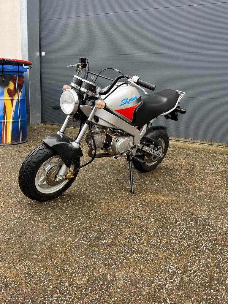 Skyteam st50 dax 125cc brommer kenteken, Fietsen en Brommers, Brommers | Honda, Zo goed als nieuw, Overige modellen, Ophalen