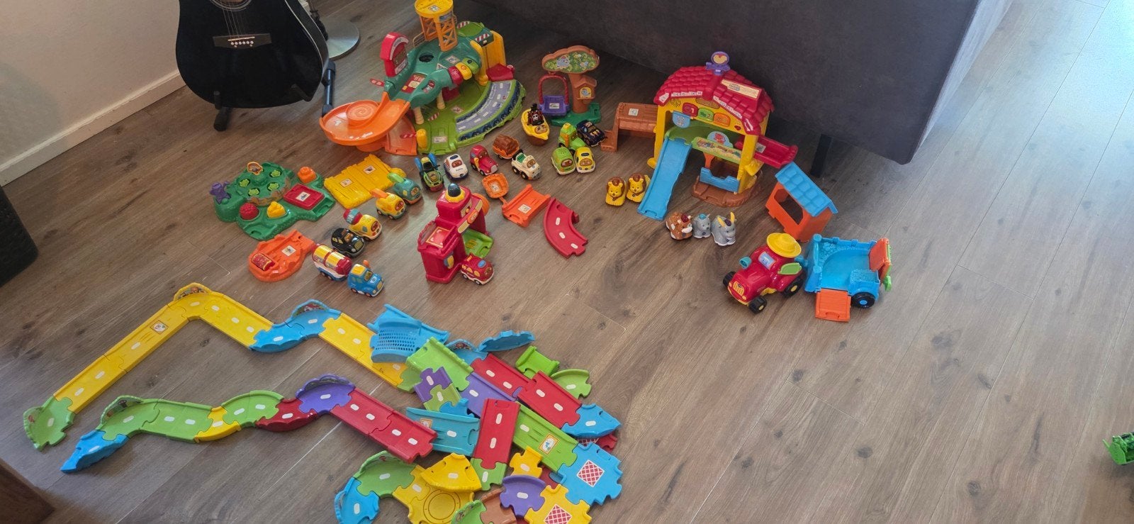 VTech Toet Toet Auto's set met garage - goed gebruikt, Kinderen en Baby's, Speelgoed | Vtech, Ophalen, Gebruikt, 2 tot 4 jaar