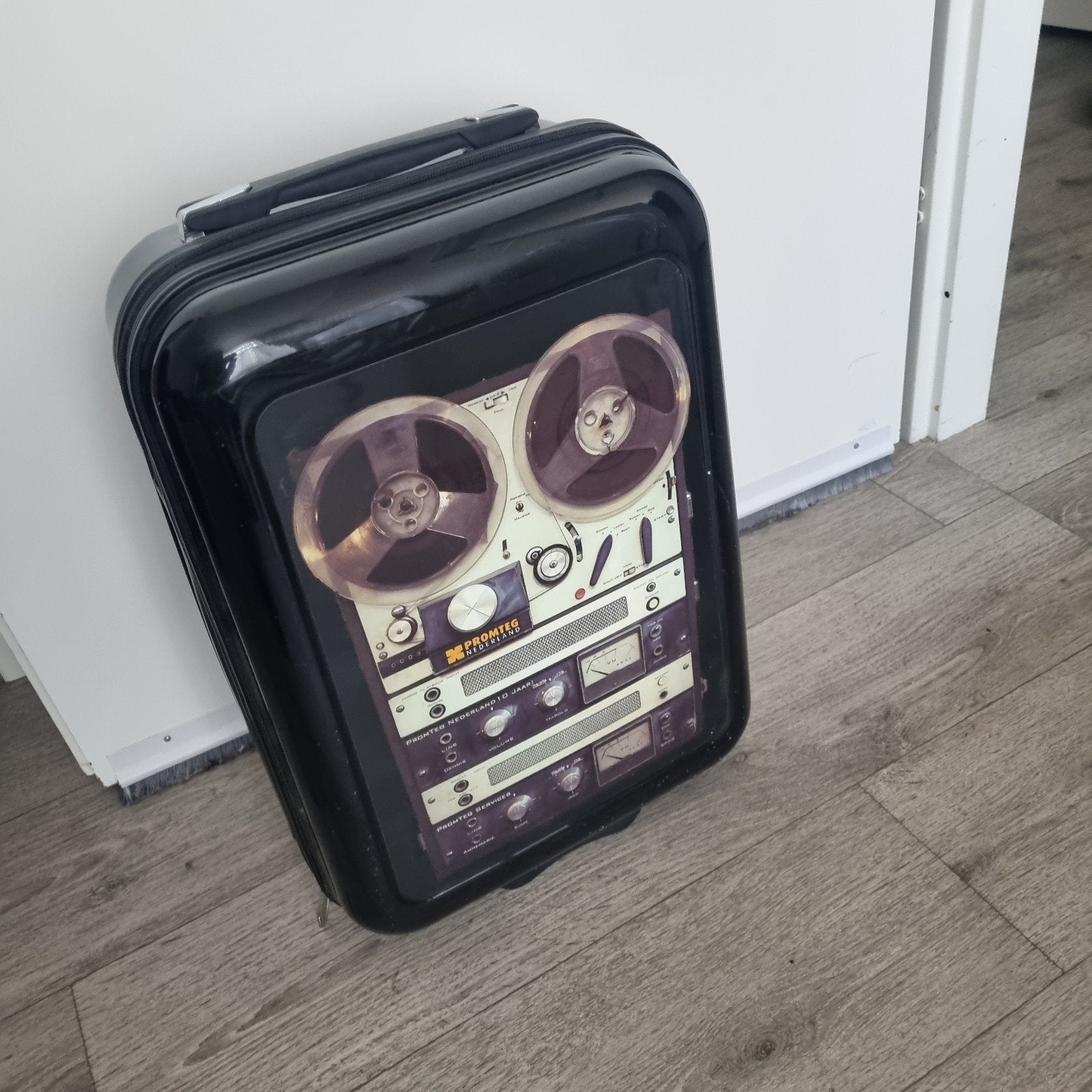 Handbagage koffertje met sterk wieltjes., Hard kunststof, Minder dan 50 cm, Zo goed als nieuw, Minder dan 35 cm