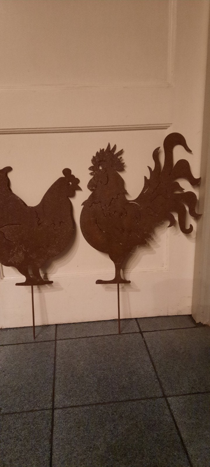 Roestkleurige Kip en Haan Tuinstekers - Set van 2, Tuin en Terras, Ophalen of Verzenden, Gebruikt