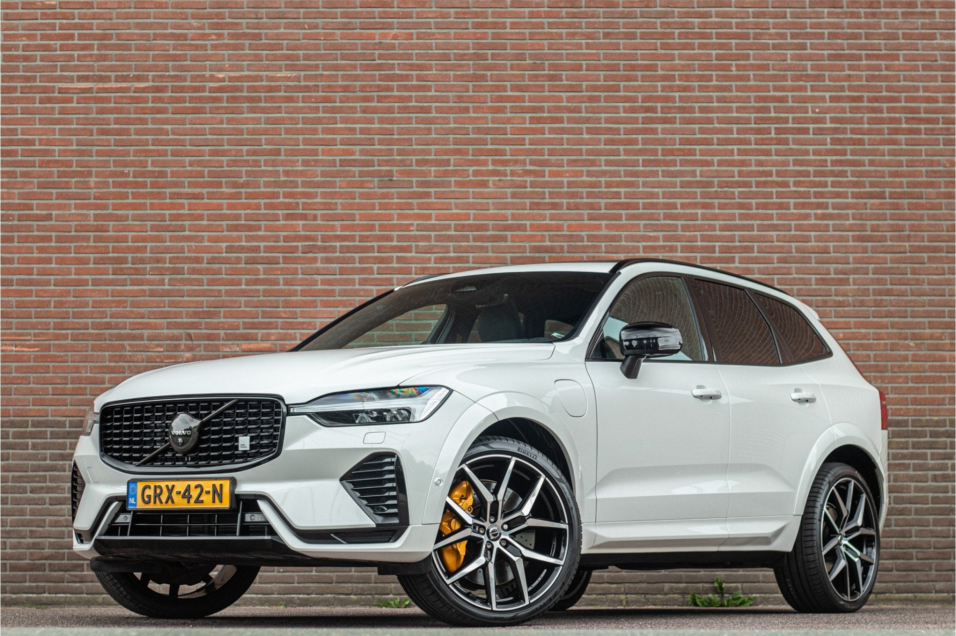 Volvo XC60 T8 AWD Polestar Engineered Bowers & Wilkins, 360, Automaat, Gebruikt, 4 cilinders, Wit