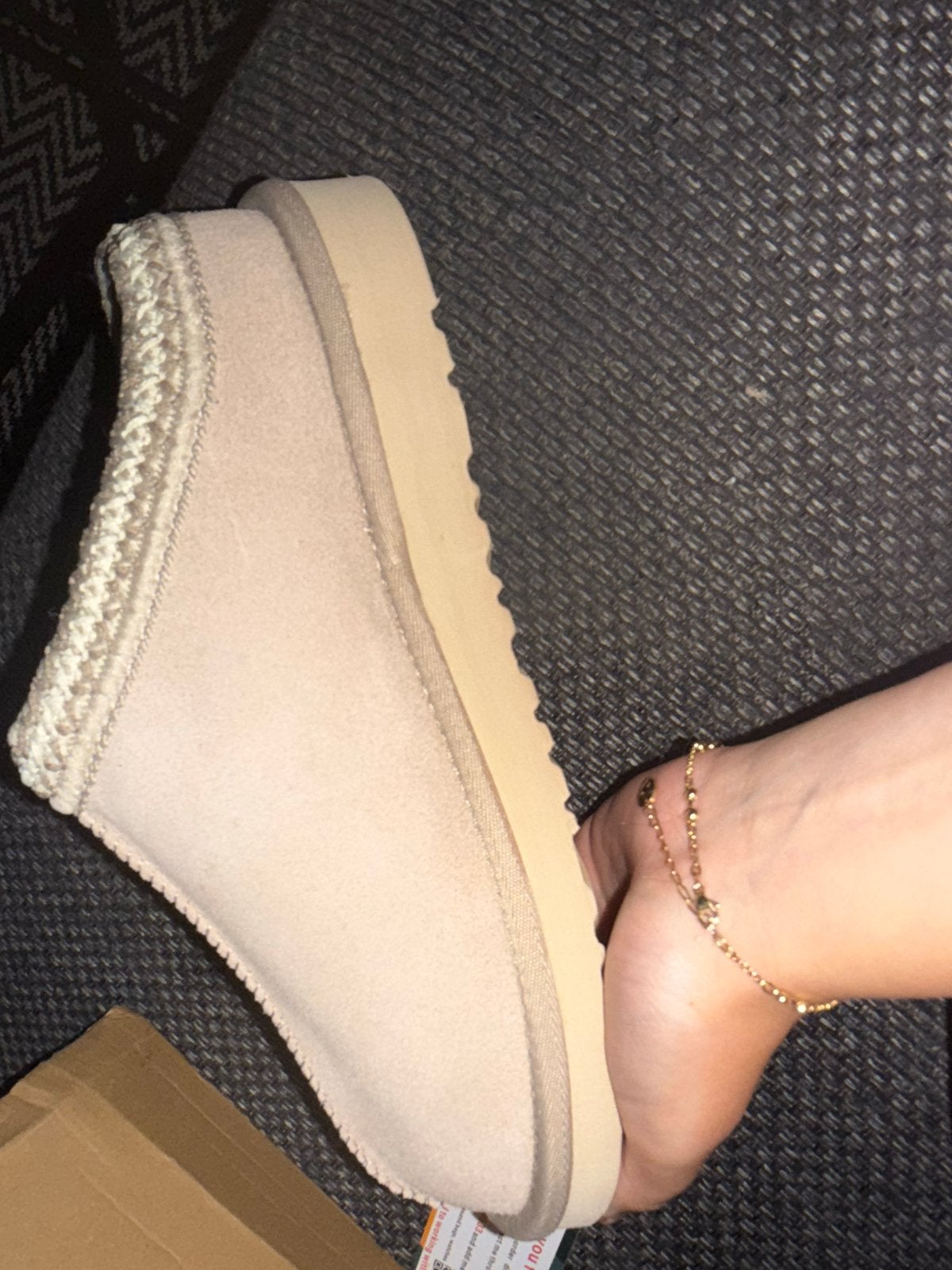 Ugg pantoffels beige maat 43, Beige, Nieuw, Ophalen of Verzenden, Pantoffels of Sloffen