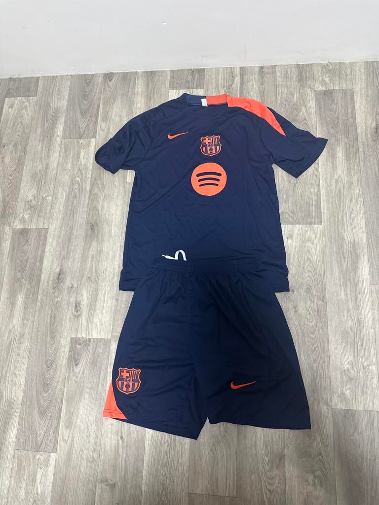 FC Barcelona trainingsset - Shirt en korte broek M, Ophalen of Verzenden, Nieuw, Shirt