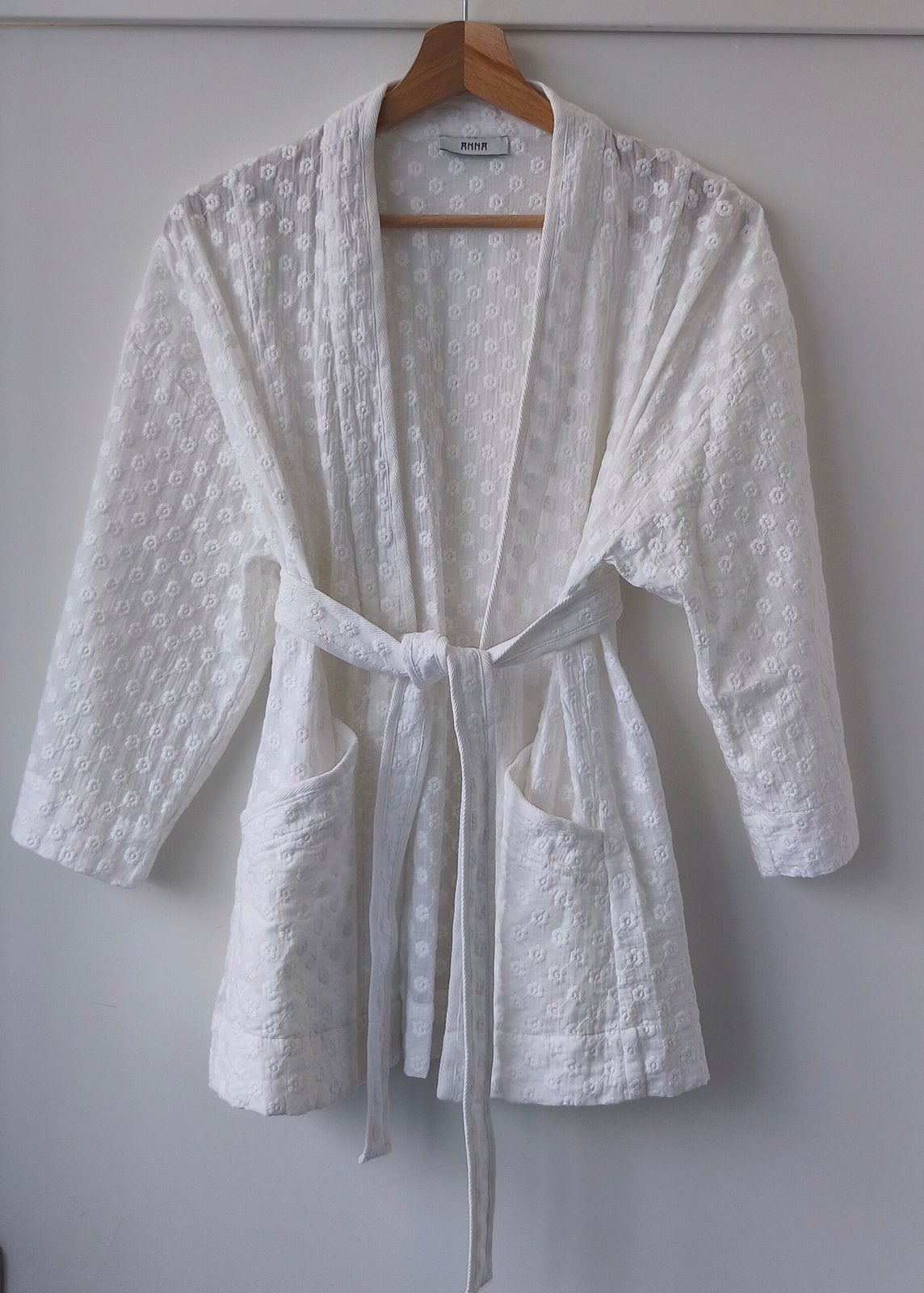 Mooi broderie kimono vestje van Anna van Toor. XL, Verzenden, Zo goed als nieuw, Maat 46/48 (XL) of groter, Wit
