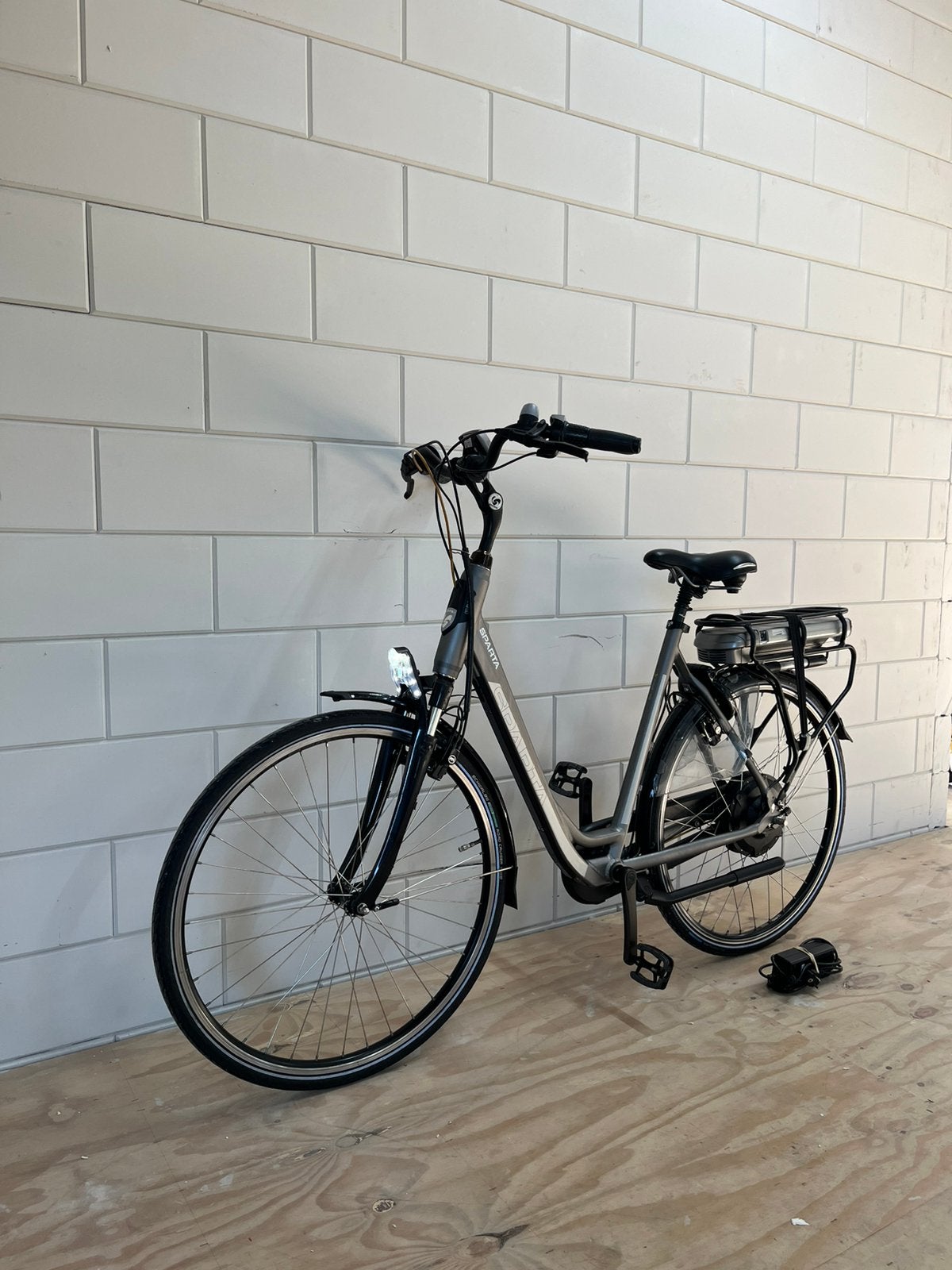 Sparta R5 elektrisch fiets Dames 57, Ophalen, Sparta, Velgrem, (Extra) lage instap
