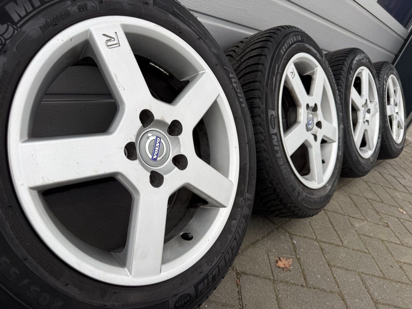 16 inch R Volvo S60 V70 S70 C70 S80 velgen Michelin banden, Auto-onderdelen, Gebruikt, -, Banden en Velgen, -