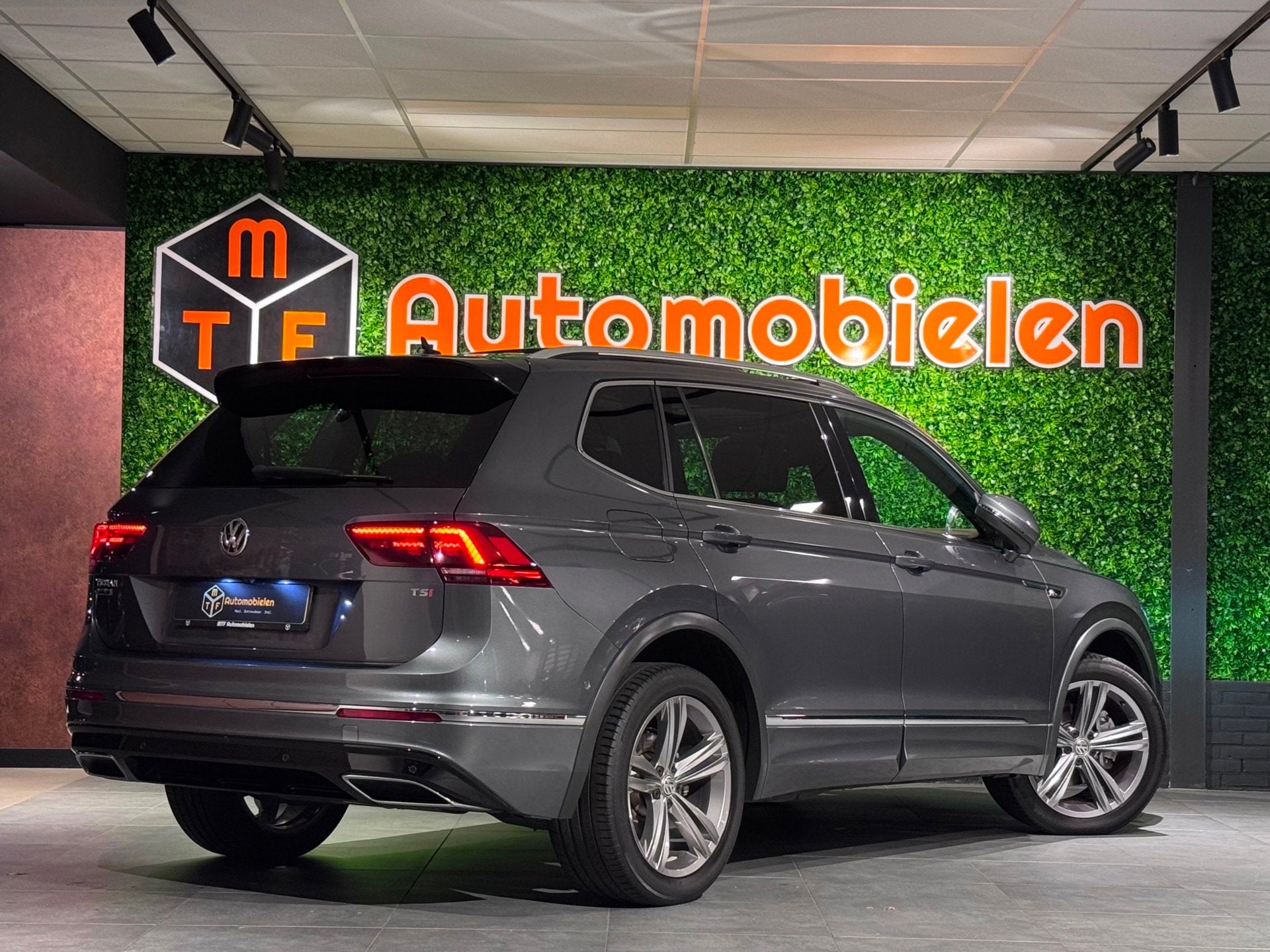 Volkswagen Tiguan Allspace 1.5 TSI 3x R-LINE |7 PERSOONS|PAN, 4 cilinders, Origineel Nederlands, Bedrijf, Grijs