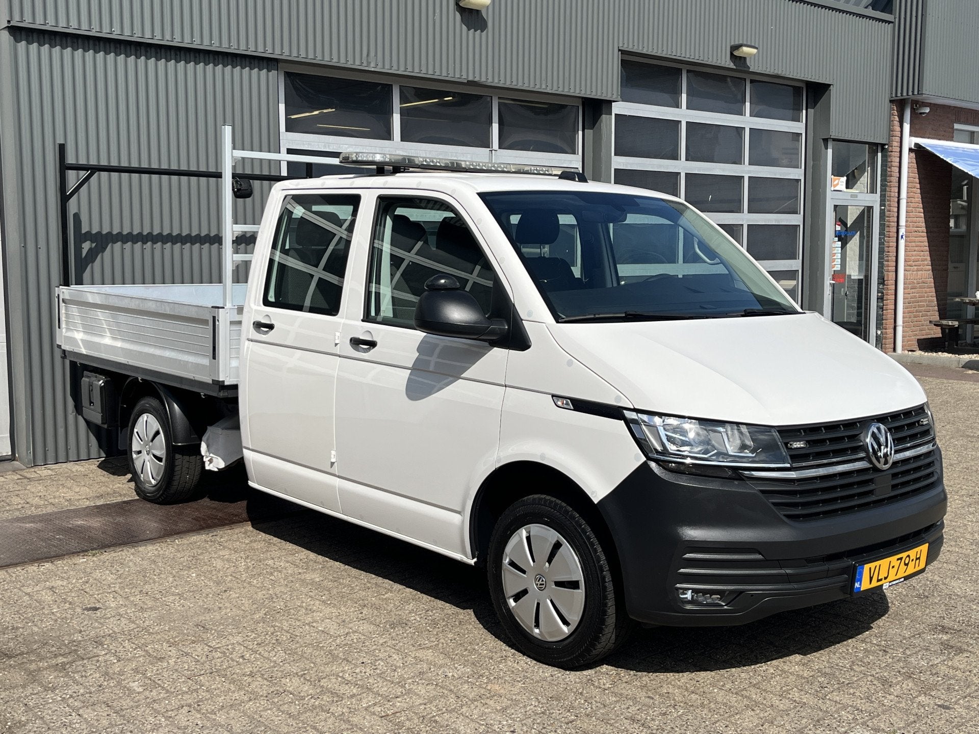 Volkswagen Transporter 2.0 TDI L2H1 30 DC Open laadbak Pick-, Auto's, Voorwielaandrijving, Gebruikt, 4 cilinders, Volkswagen