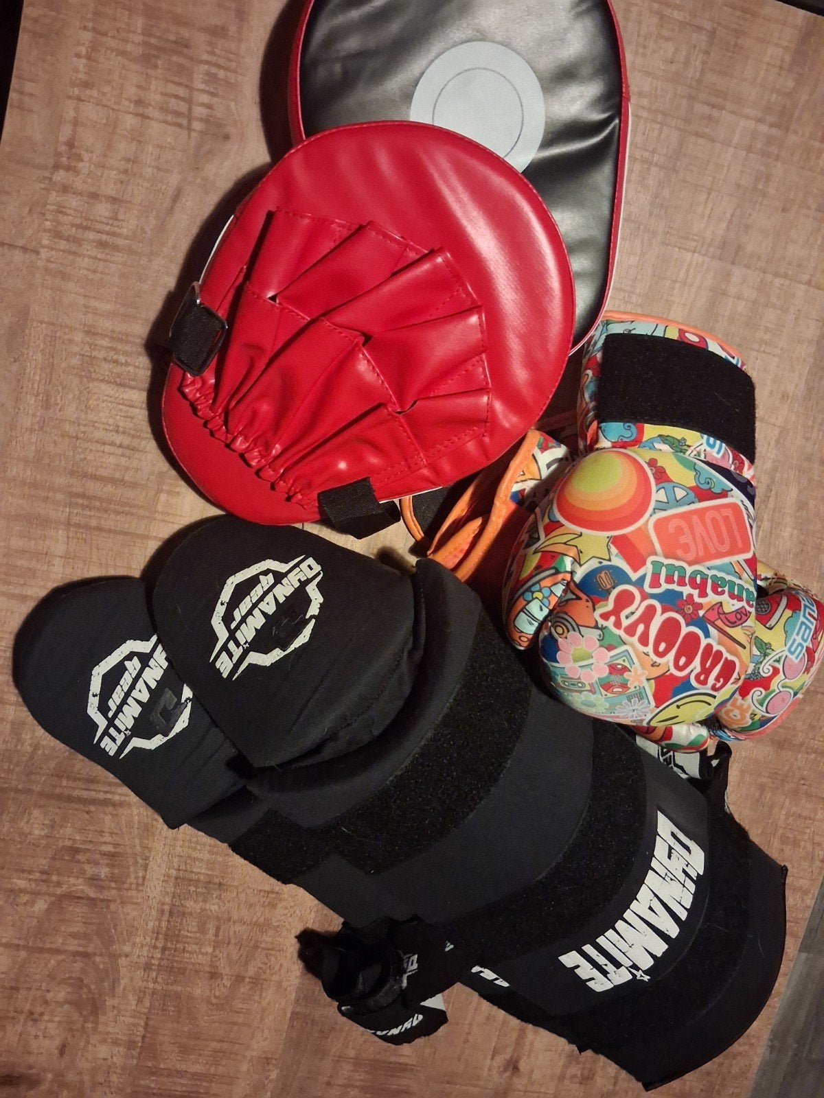 Sanabul Kids Bokshandschoenen en Dynamite Scheenbescherme, Ophalen, Overige, Maat XS of kleiner, Vechtsportbescherming