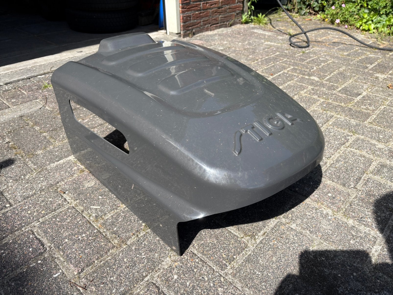 Stiga robotmaaier garage, Ophalen, Zo goed als nieuw
