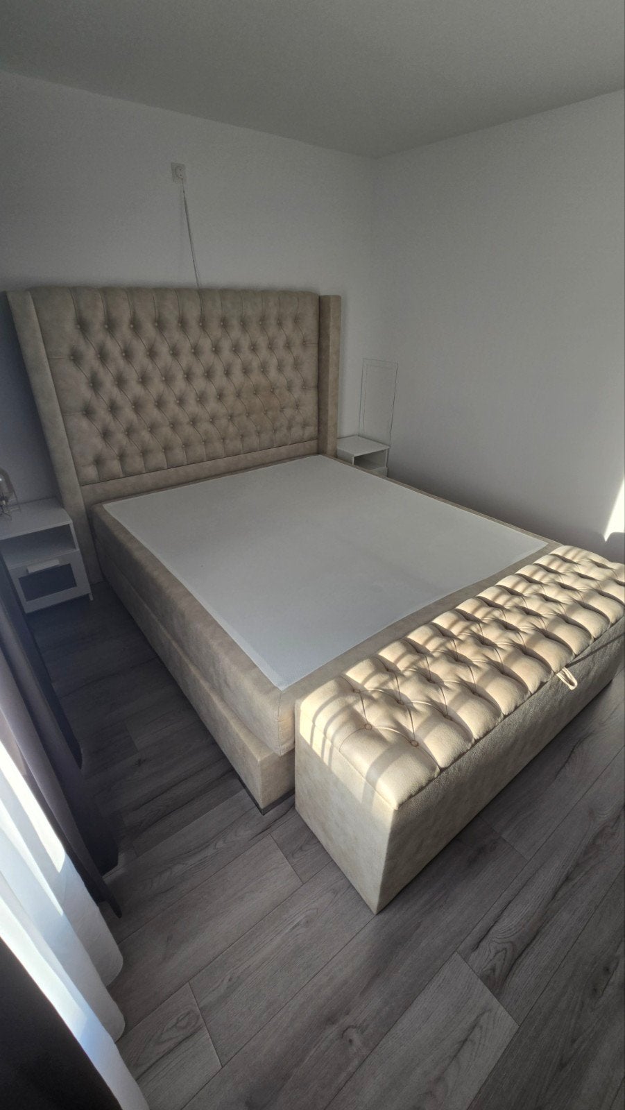 Luxe Boxspring met Hoofdbord en Voetenbank, Ophalen, Beige, Tweepersoons, Zo goed als nieuw