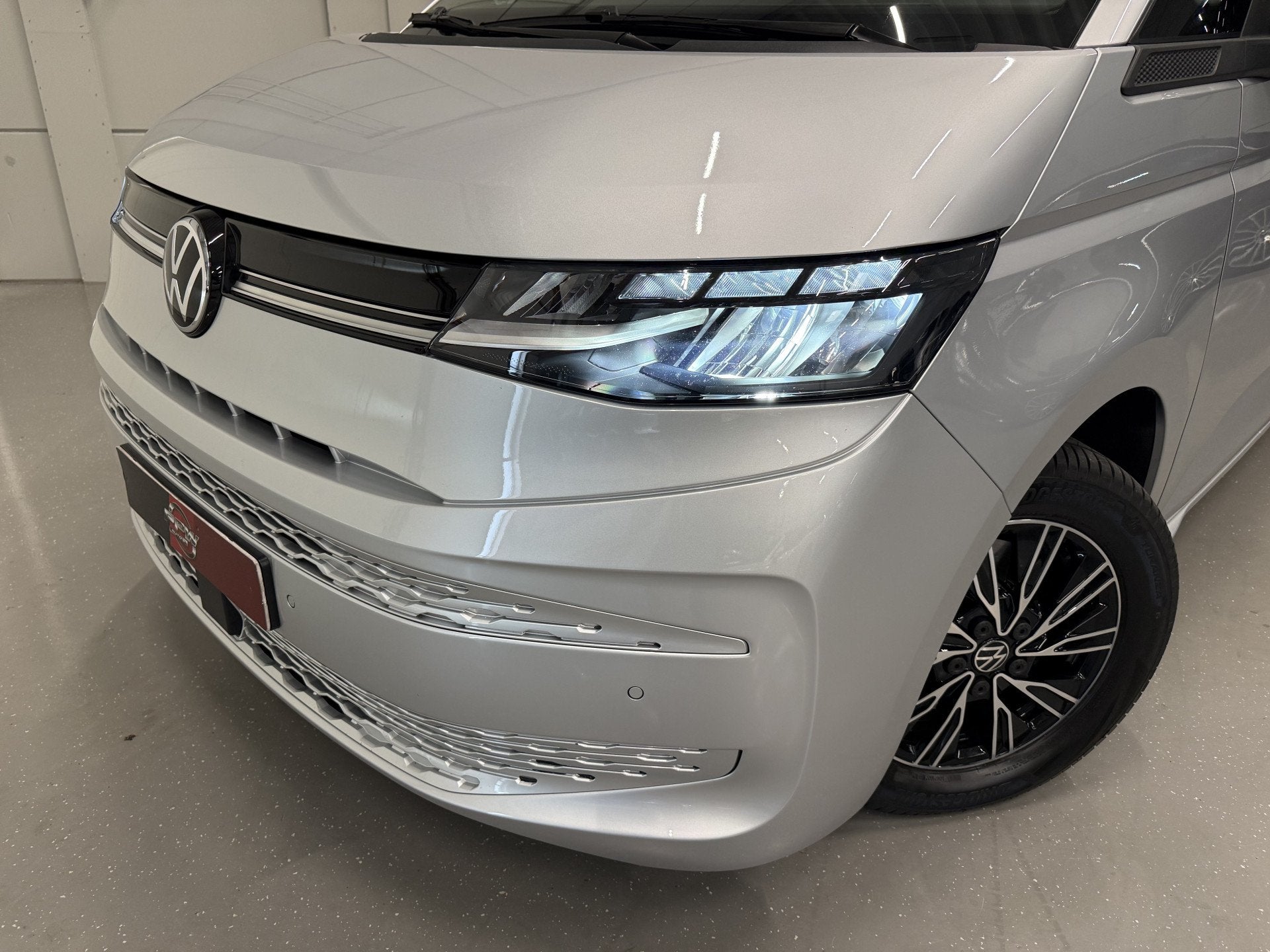 Volkswagen Multivan 1.4 eHybrid Life 7p. TREKHAAK/ACC/ELECTR, Stof, Gebruikt, Zwart, Met garantie (alle)