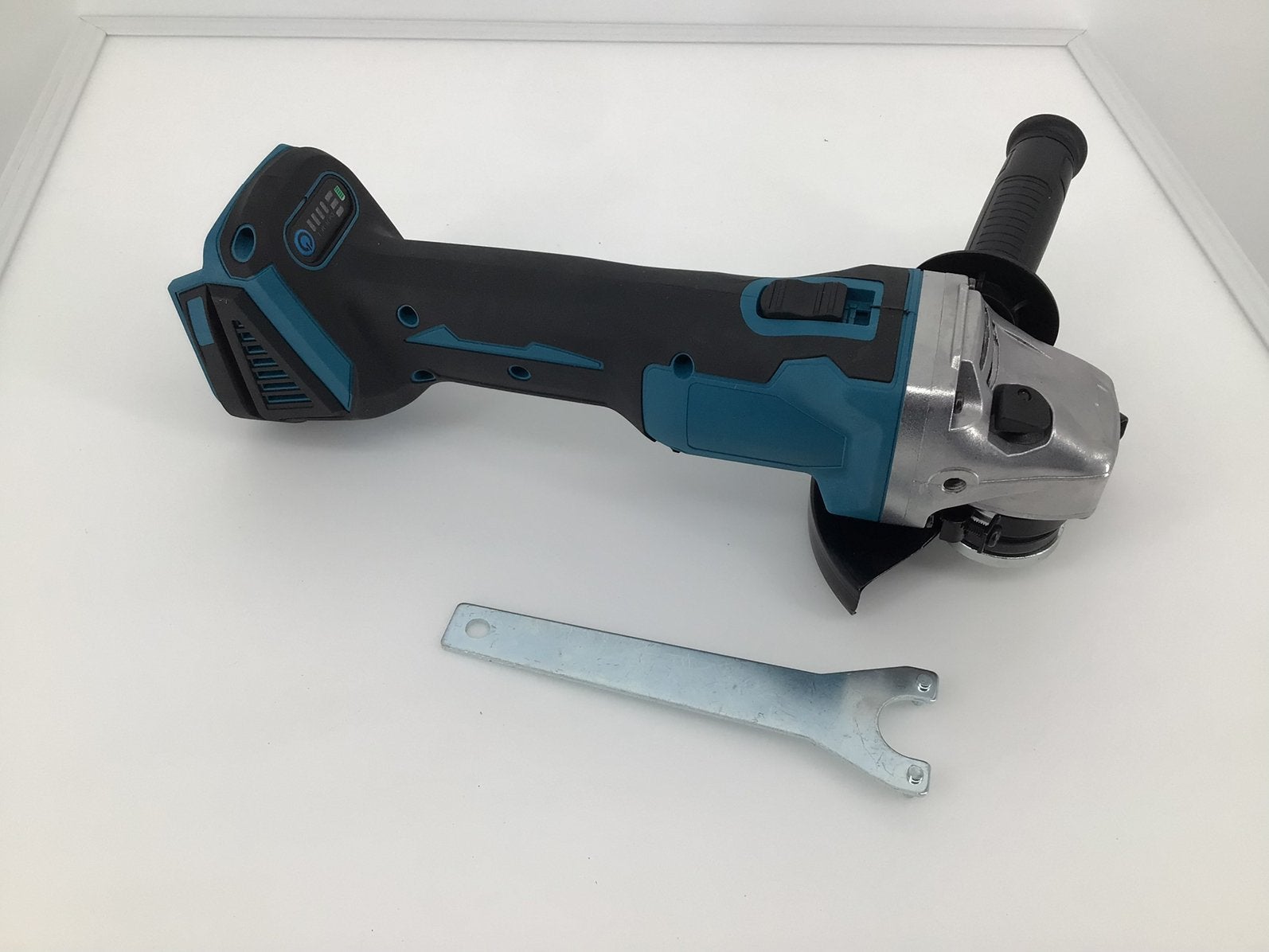 Haakse Slijper. Nieuw. Werkt op Makita18v LXTaccu. € 32,50., Doe-het-zelf en Verbouw, Gereedschap | Slijpmachines, Ophalen of Verzenden