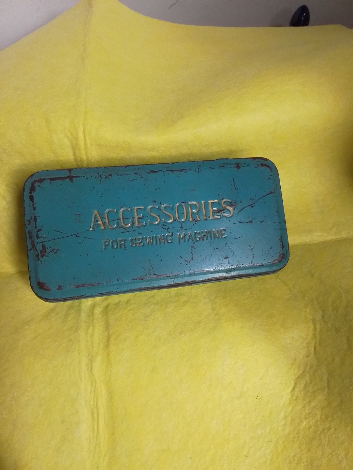 15326) Vintage Naaimachine Accessoires Blikje, Ophalen of Verzenden