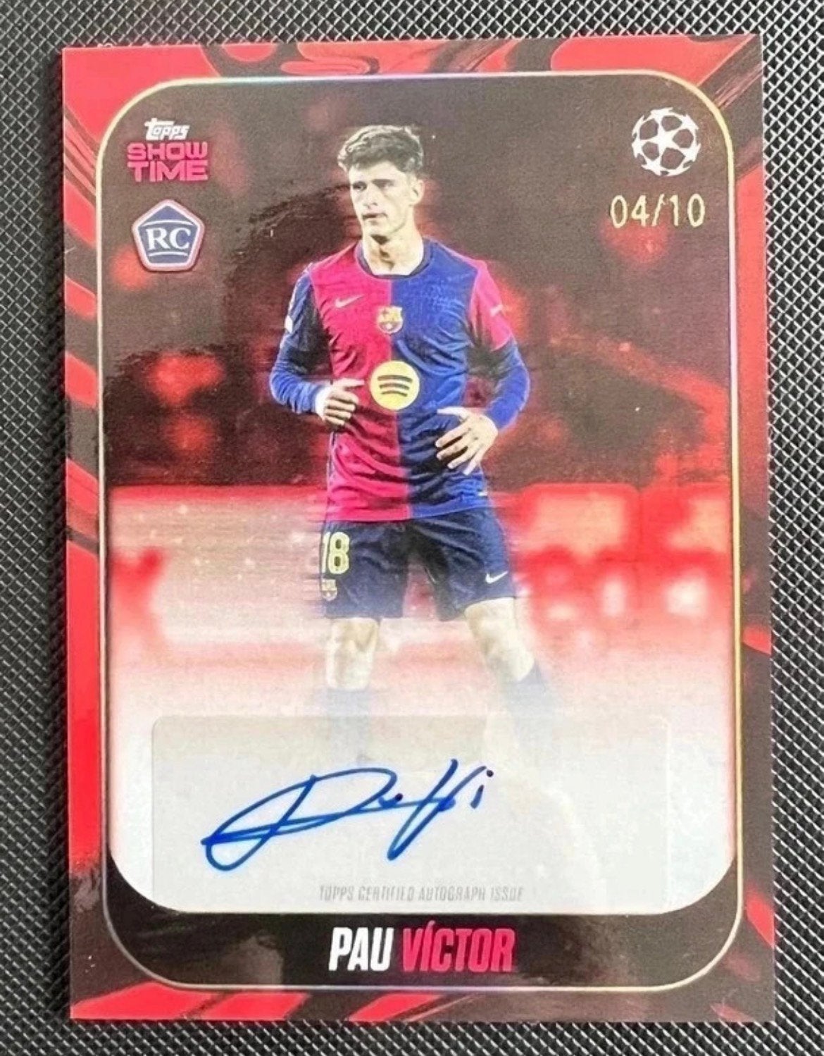 Pau Víctor FC Barcelona Topps ShowTime RC Auto /10 On-Card, Ophalen of Verzenden, Zo goed als nieuw, Plaatje