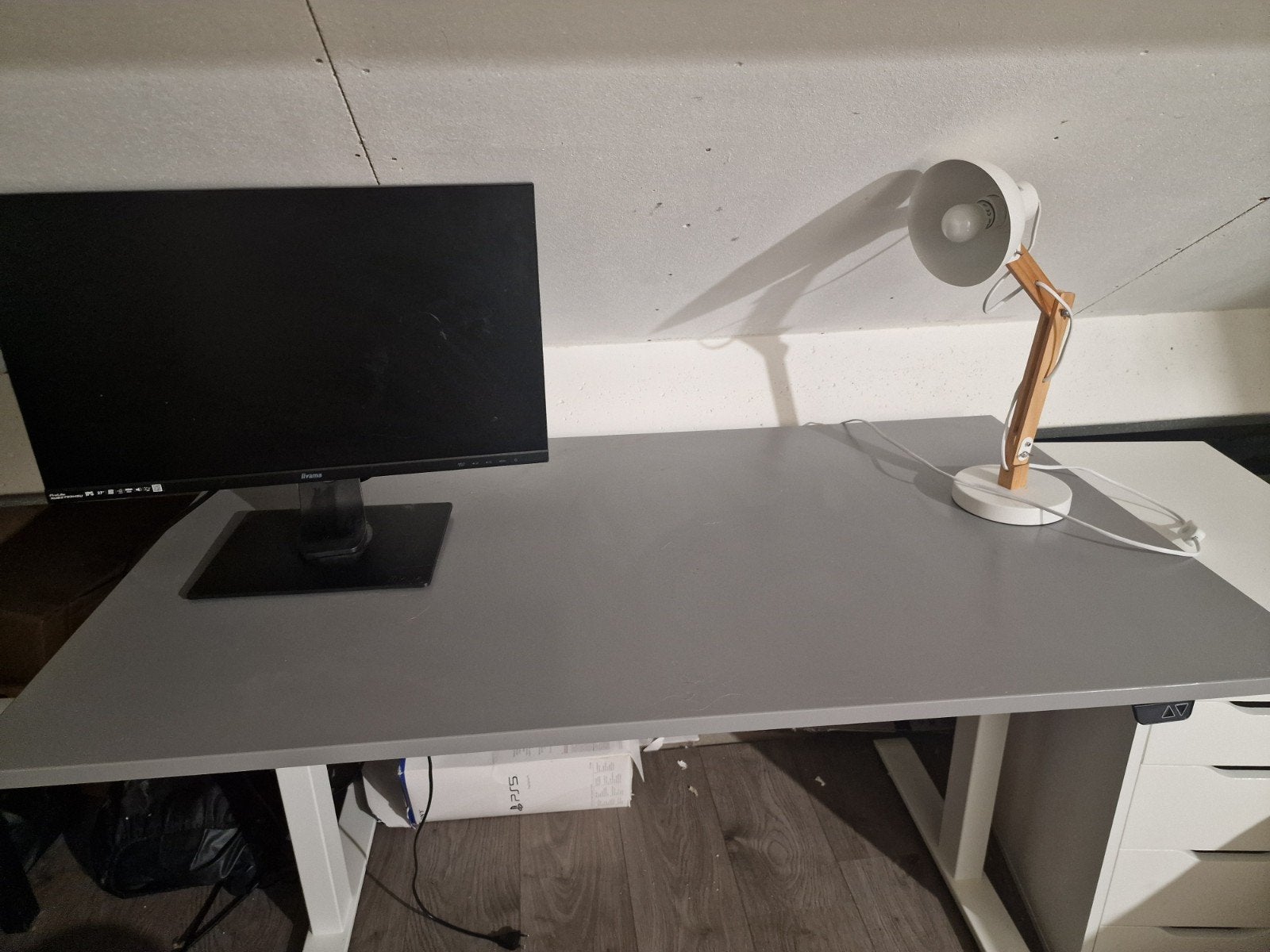 IKEA RODULF elektrisch zit-sta bureau 140x80 grijs / wit, Huis en Inrichting, Scandinavisch, In hoogte verstelbaar, Ophalen of Verzenden