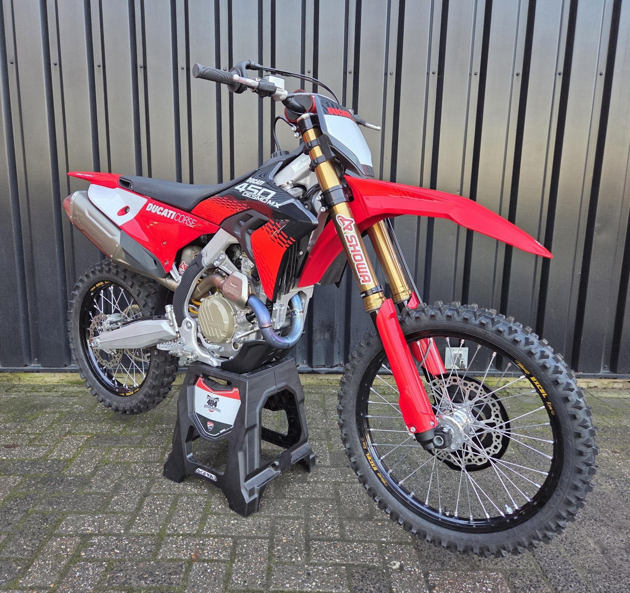 Ducati Desmo 450 MX Factory, Bedrijf, Crossmotor