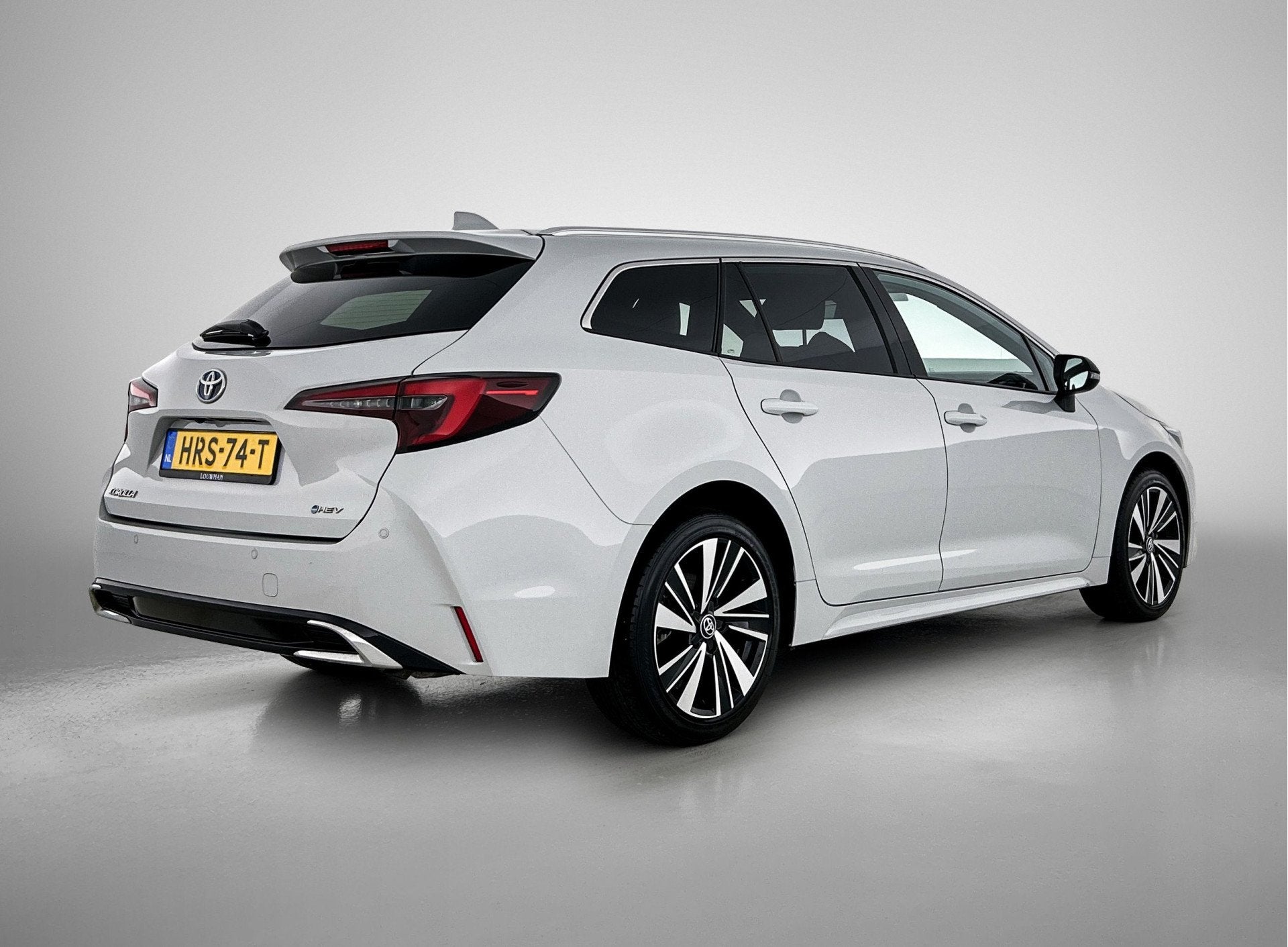 Toyota Corolla Touring Sports Hybrid 140 Dynamic | NL dealer, Auto's, 450 kg, 4 cilinders, Origineel Nederlands, Hybride Elektrisch/Benzine