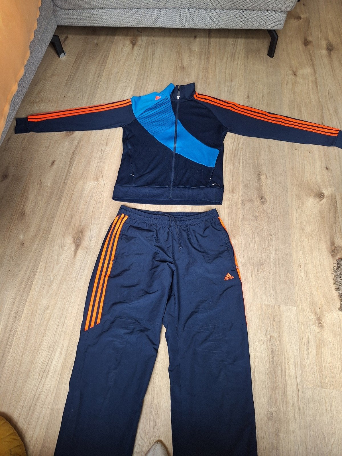 Adidas Trainingspak - Donkerblauw met Oranje Details, Kleding | Dames, Sportkleding, Maat 38/40 (M), Ophalen of Verzenden, Fitness of Aerobics